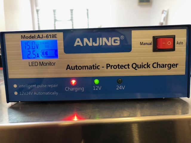 12V / 24V Battery Charger